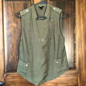 Mossimo size small cargo vest, light weight